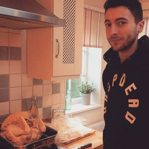 🍗 Стикер «bmth» для Telegram