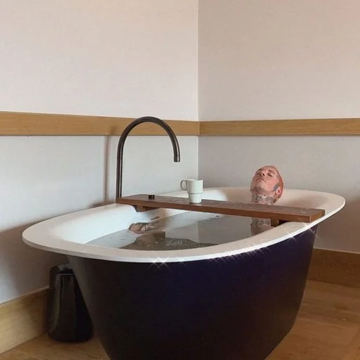🛀 Стикер «bmth» для Telegram