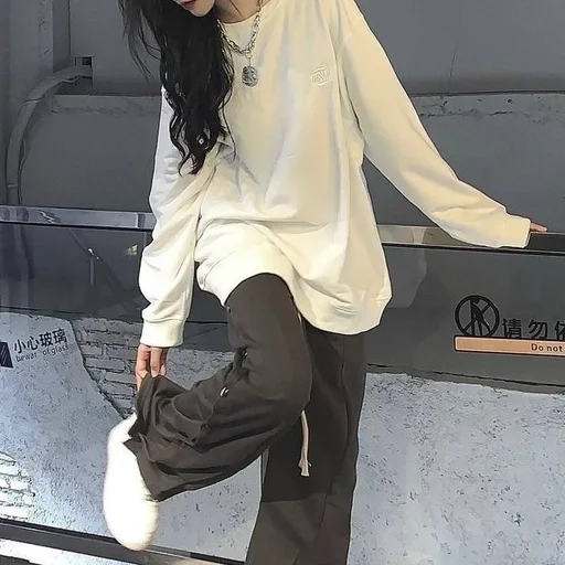 💃 Стикер «одежда для девушек» для Telegram