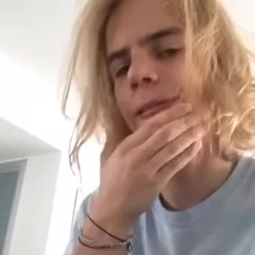 😕 Стикер «163onmyneck» для Telegram