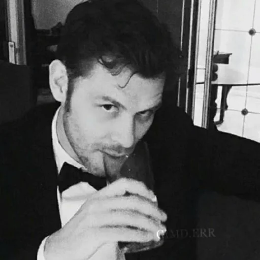 🥂 Стикер «Оппиь» для Telegram