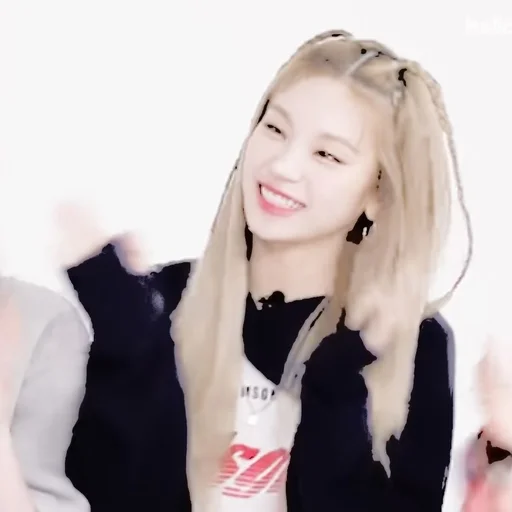 🦩 Стикер «yeji itzy» для Telegram