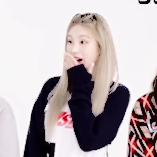 🦩 Стикер «yeji itzy» для Telegram