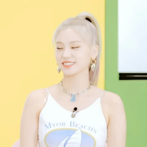 🦩 Стикер «yeji itzy» для Telegram