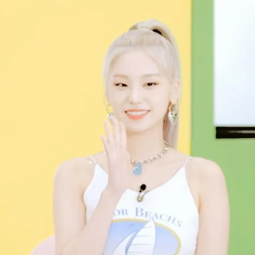🦩 Стикер «yeji itzy» для Telegram