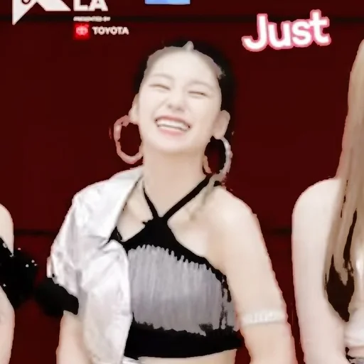 🦩 Стикер «yeji itzy» для Telegram