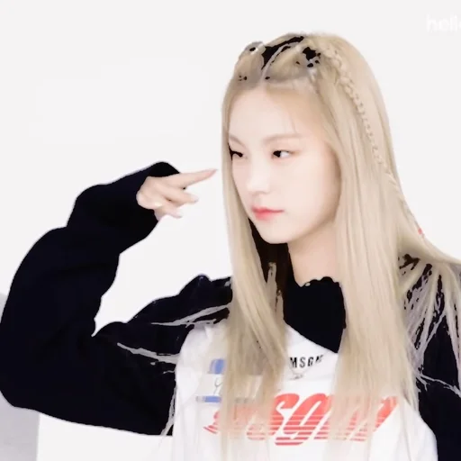 🦩 Стикер «yeji itzy» для Telegram