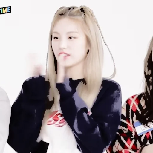 🦩 Стикер «yeji itzy» для Telegram