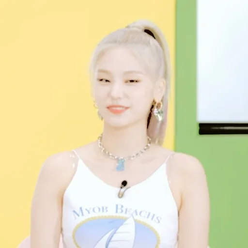 🦩 Стикер «yeji itzy» для Telegram