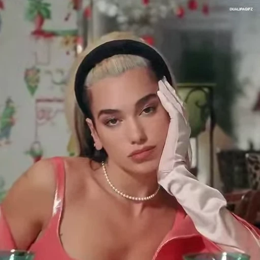 🌱 Стикер «Dua Lipa» для Telegram