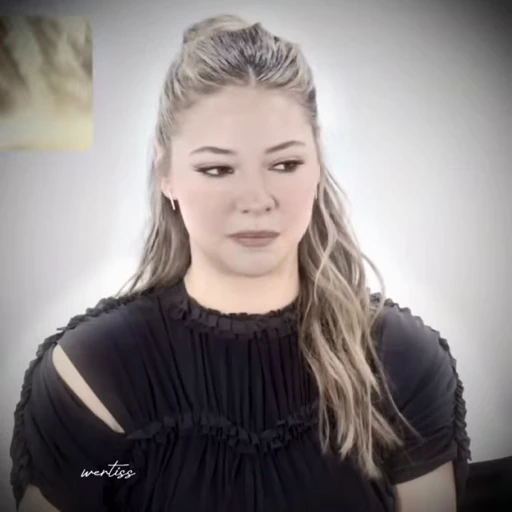 😂 Стикер «Madelyn Cline» для Telegram