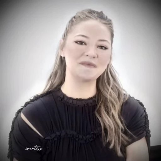 😂 Стикер «Madelyn Cline» для Telegram