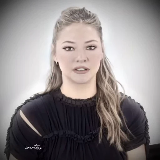 😂 Стикер «Madelyn Cline» для Telegram