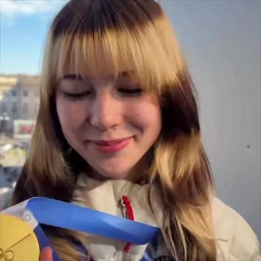 🤩 Стикер «Алиса Лью» для Telegram