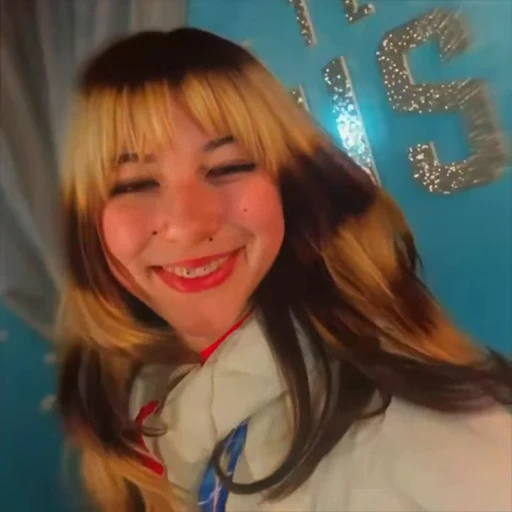 🤩 Стикер «Алиса Лью» для Telegram