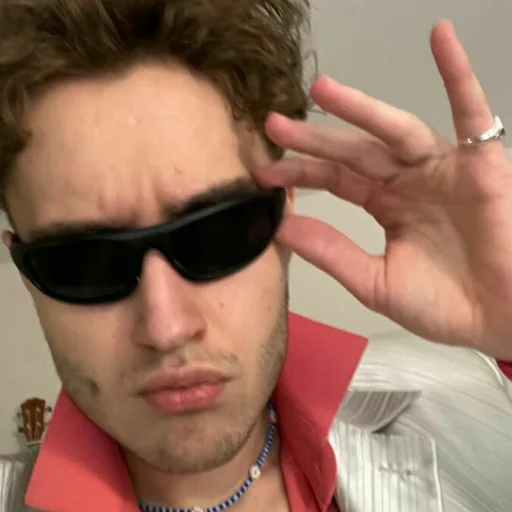 😎 Стикер «Парадеевич» для Telegram