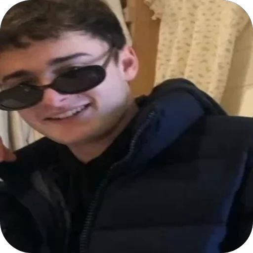 🤩 Стикер «ноа шнаппик» для Telegram