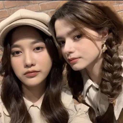 🥰 Стикер «Pink Theory» для Telegram