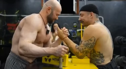 😏 Стикер «Russian Gym» для Telegram