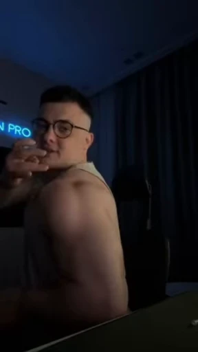 💉 Стикер «Russian Gym» для Telegram