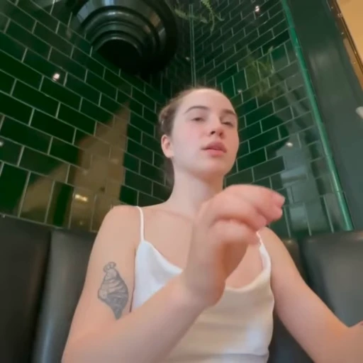 🙈 Стикер «maryana ro» для Telegram
