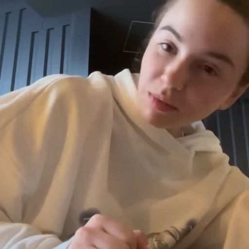 😔 Стикер «maryana ro» для Telegram