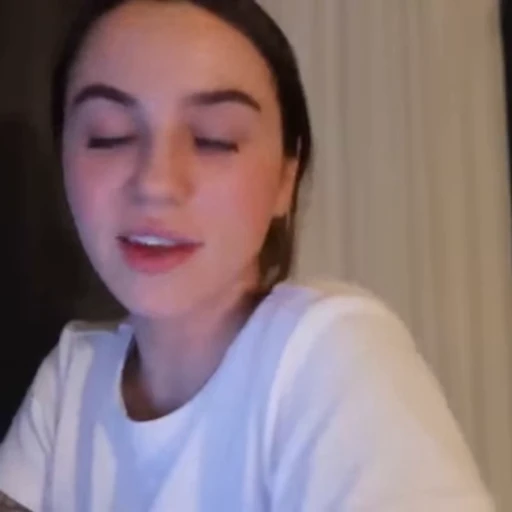 😏 Стикер «maryana ro» для Telegram