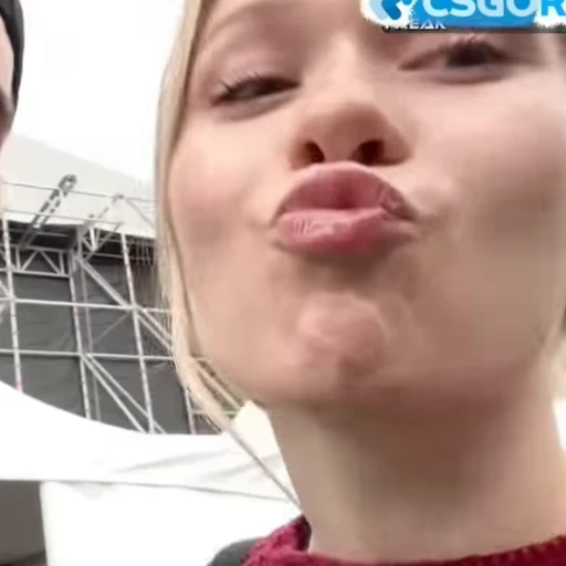 💋 Стикер «inst rinna» для Telegram