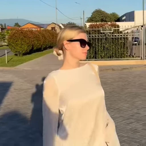 😍 Стикер «inst rinna» для Telegram