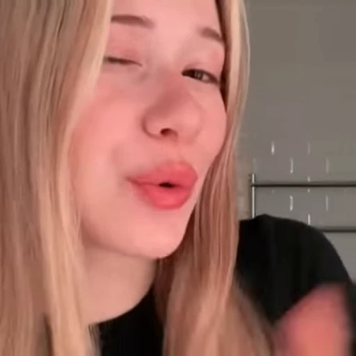 😘 Стикер «inst rinna» для Telegram