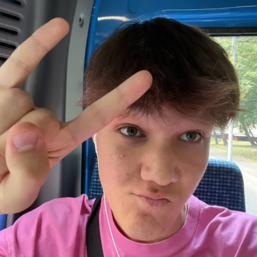 😎 Стикер «Поля лучик света» для Telegram