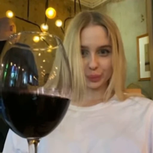 🍷 Стикер «polinasc» для Telegram