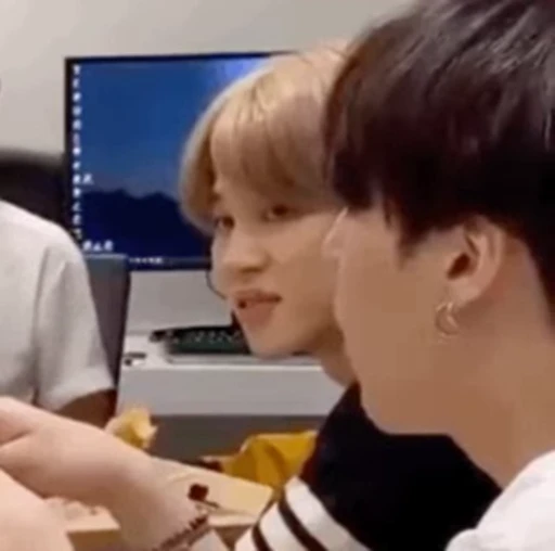 🤍 Стикер «jimin bts» для Telegram