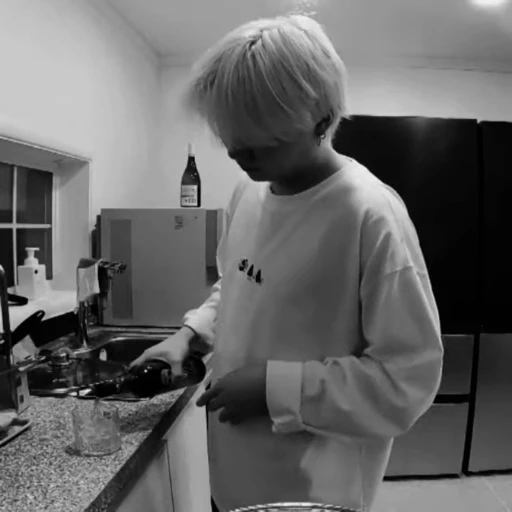 🌟 Стикер «min yoongi» для Telegram