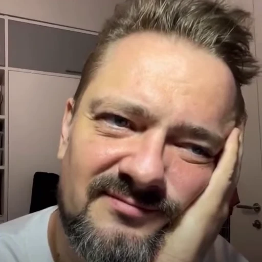 😌 Стикер «Пушной для важных переговоров» для Telegram