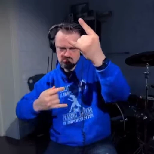 🤘 Стикер «Пушной для важных переговоров» для Telegram