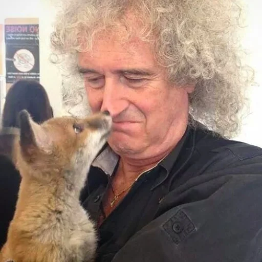 🥺 Стикер «queen shiz» для Telegram