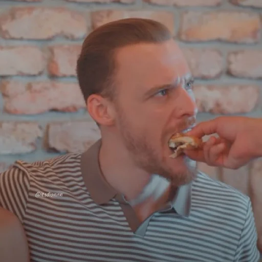 😳 Стикер «Radmila (постучись в мою дверь)» для Telegram