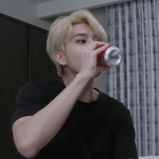 🐿️ Стикер «Хан Джинсон» для Telegram