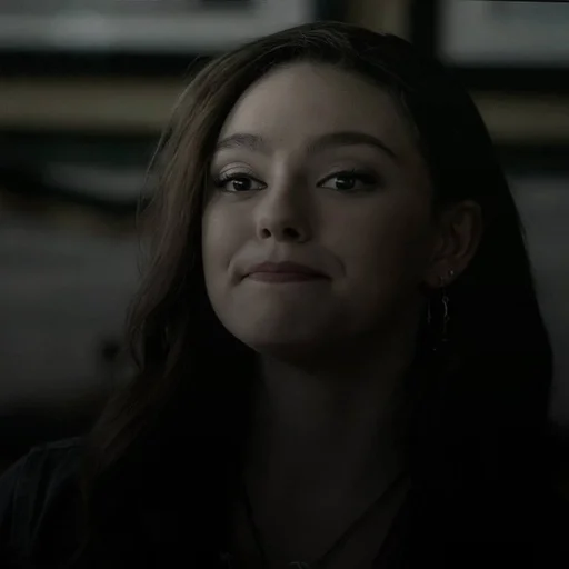 🌟 Стикер «lizzie saltzman» для Telegram