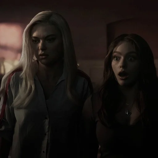 🌟 Стикер «lizzie saltzman» для Telegram