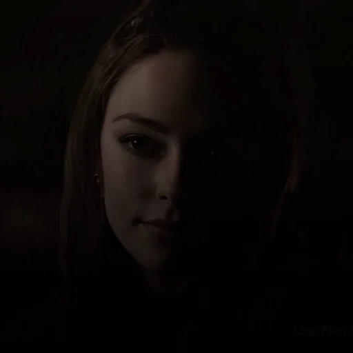 🌟 Стикер «lizzie saltzman» для Telegram