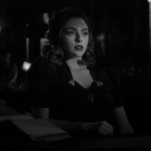 🌟 Стикер «lizzie saltzman» для Telegram
