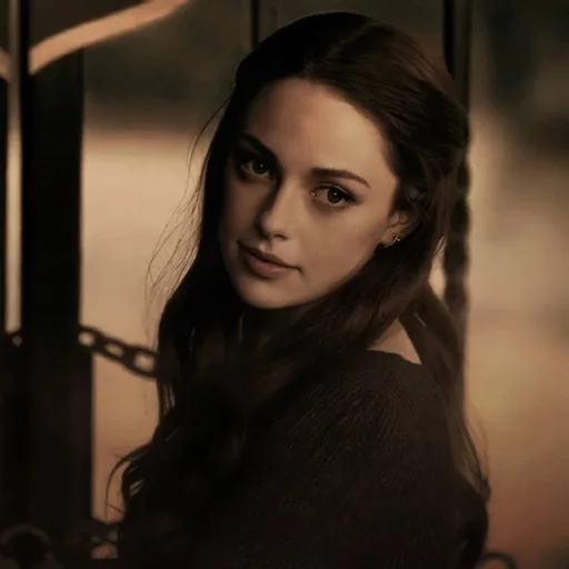 🌟 Стикер «lizzie saltzman» для Telegram