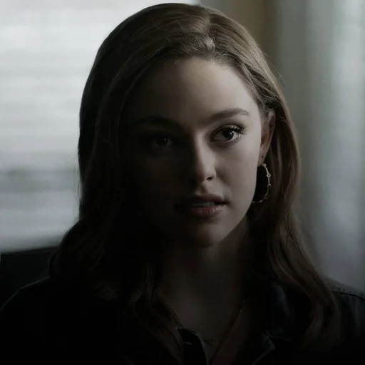 🌟 Стикер «lizzie saltzman» для Telegram