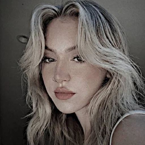 😄 Стикер «ри крашиха??ЗАРЕМЫ! не воровать!!?» для Telegram