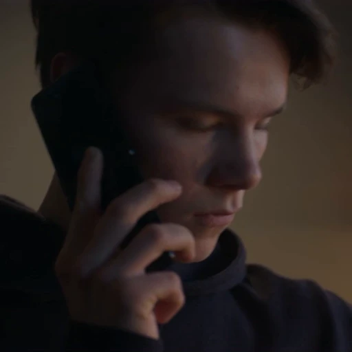 👑 Стикер «Young Royals» для Telegram