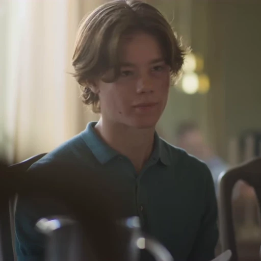 👑 Стикер «Young Royals» для Telegram