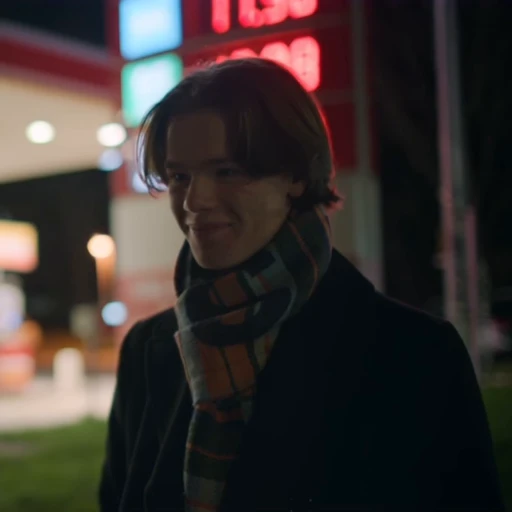 👑 Стикер «Young Royals» для Telegram