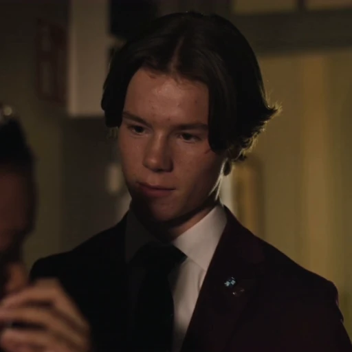 👑 Стикер «Young Royals» для Telegram